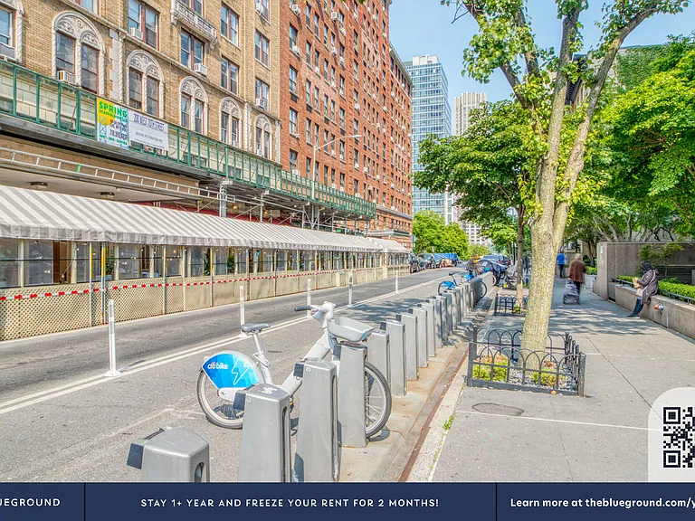 210 W 70th St #502 — Photo 23