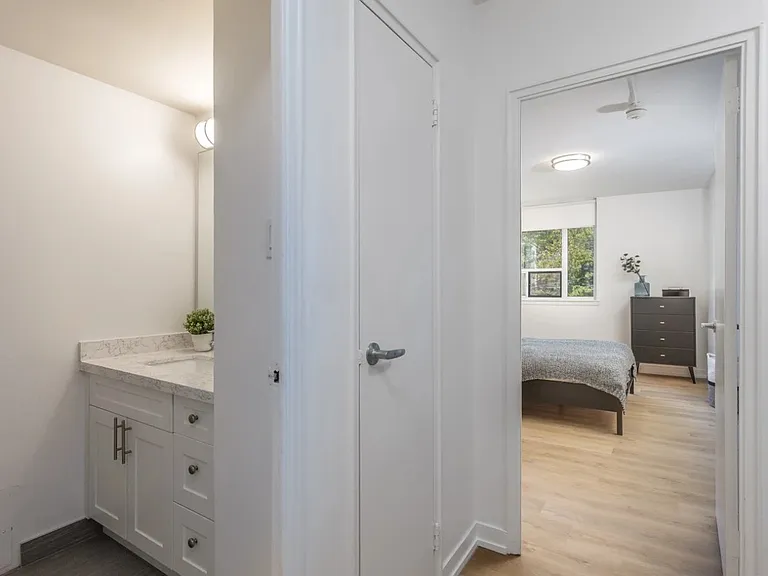 240 Markland Dr — Photo 9