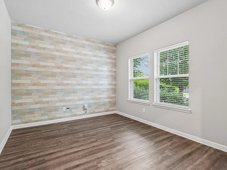 616 Sigourney Way — Photo 12