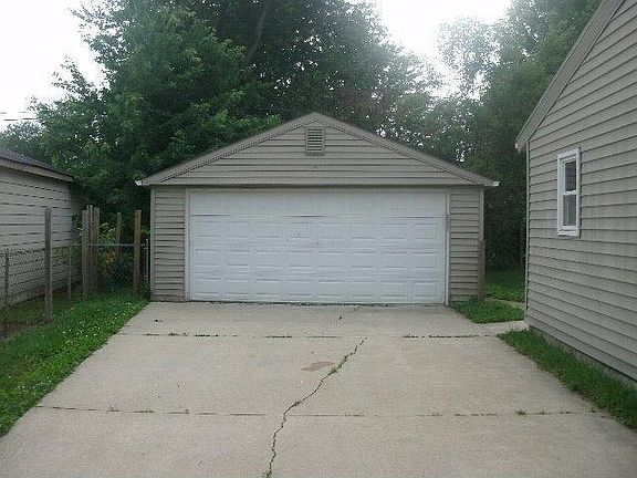 4th image of 1640 Phyllis St