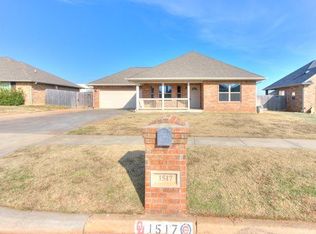 1517 SE 6th St, Moore, OK 73160