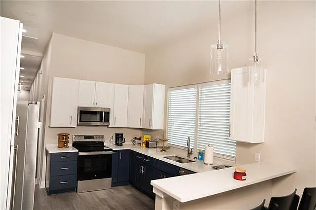 3 bed, 2.0 bath, 1100 sqft, $3,000 — Photo 3