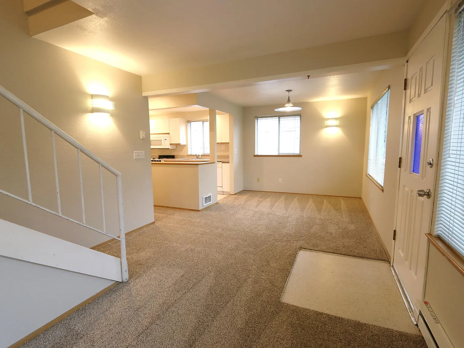 547 NE Ravenna Blvd — Photo 2