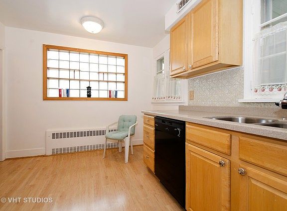 4th image of 7821 Kildare Ave