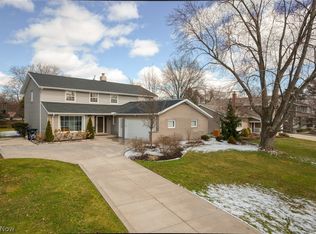 25103 Wimbledon Rd, Beachwood, OH 44122