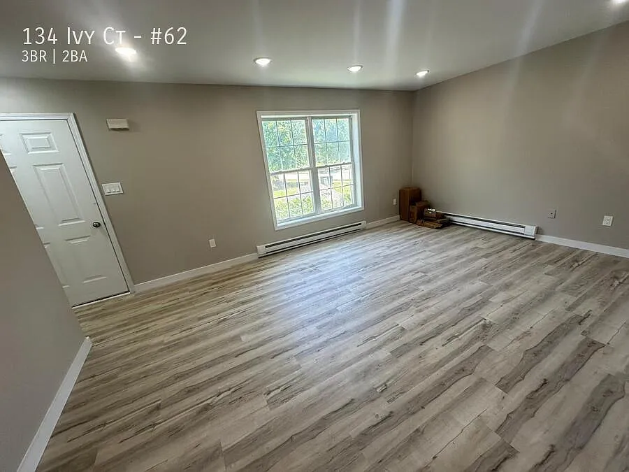 134 Ivy Ct - 62 — Photo 2