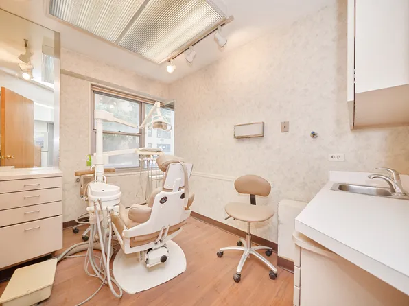 400 East 56th Street image 4 of 9