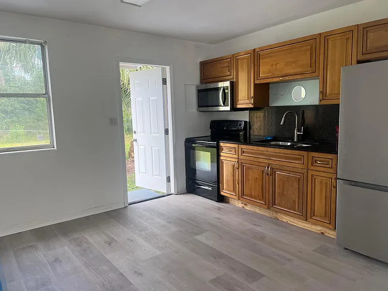 623 S Lanvale Ave — Photo 3