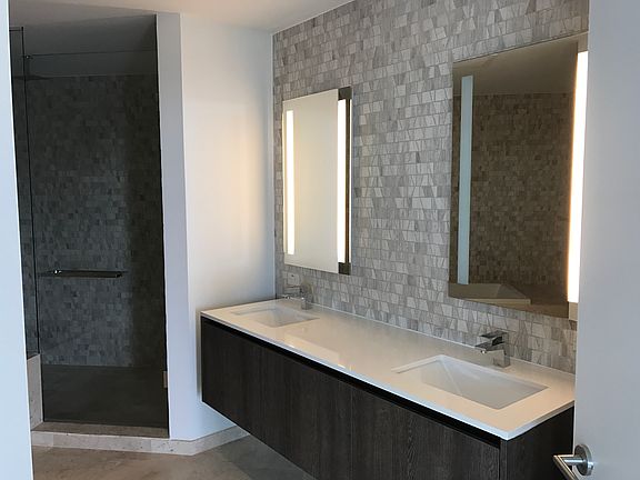 5th image of 68 SE 6th St APT 3202