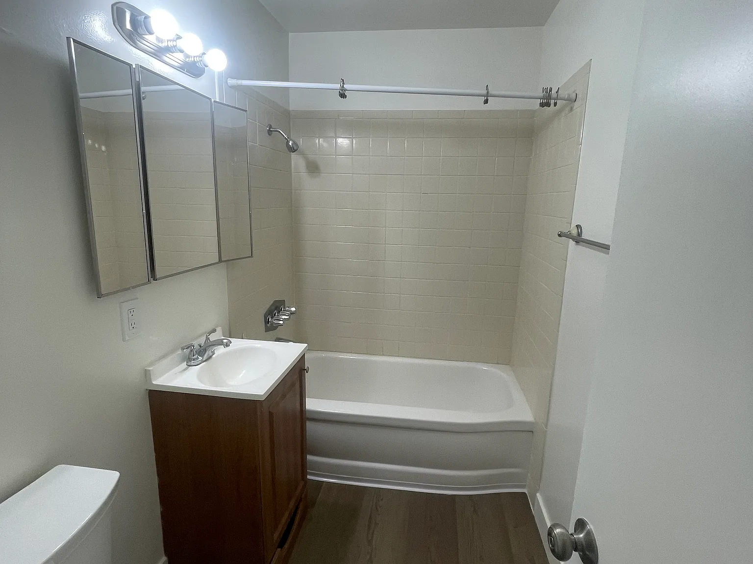 2 bed, 856 sqft, $2,475 — Photo 3
