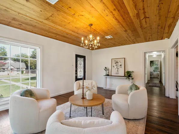 1707 Lexington St, Taylor, TX 76574