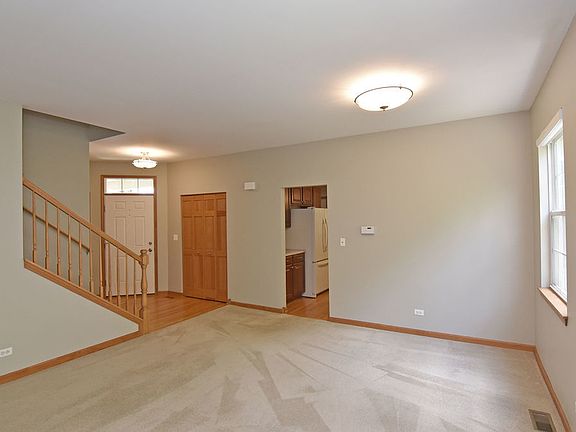 3rd image of 837 Cambridge Dr