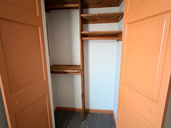 5th image of 900 Shelley Ct #D