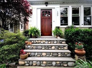 155 Bellmore St, Floral Park, NY 11001