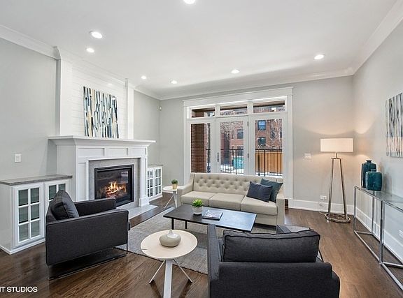 2nd image of 3813 N Kenmore Ave #1S