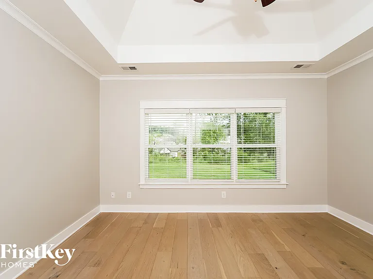 1320 Shades Ter — Photo 6