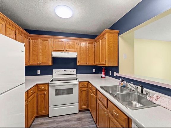 4th image of 151 Village Cir