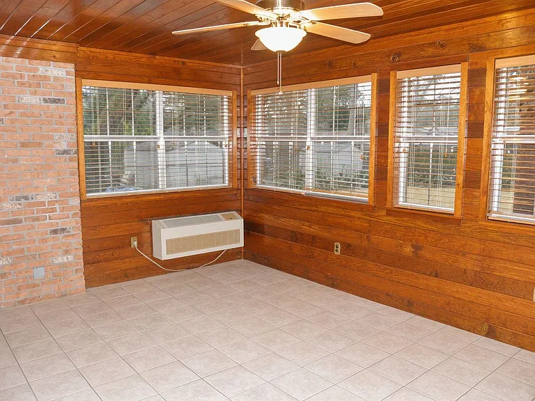 212 Priscilla Dr — Photo 31