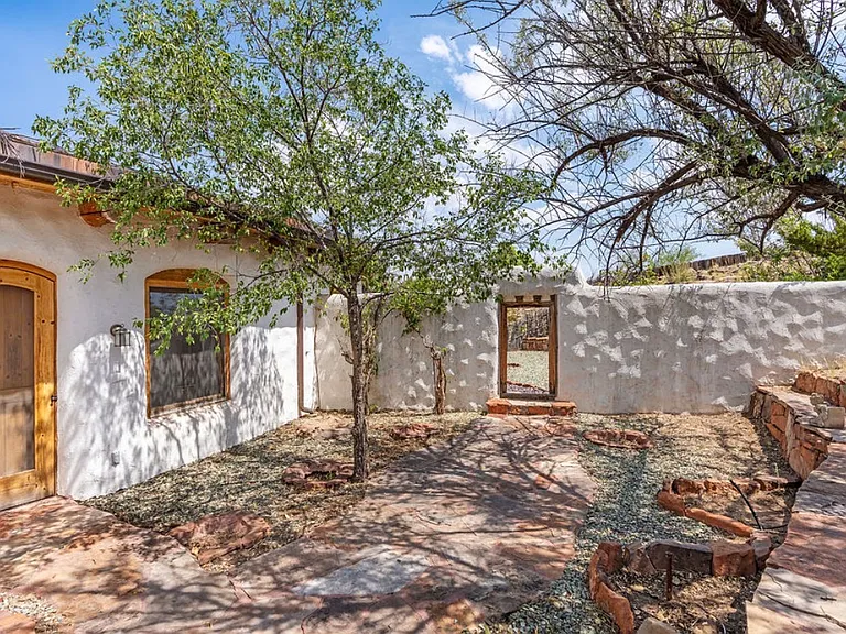 Private courtyard outside treatment / bedroom 1
