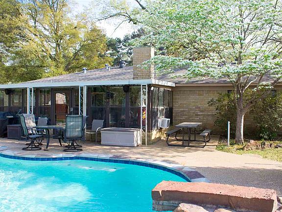 4th image of 601 Greenridge Dr