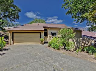 445 Singing Woods Ln, Santa Rosa, CA 95409