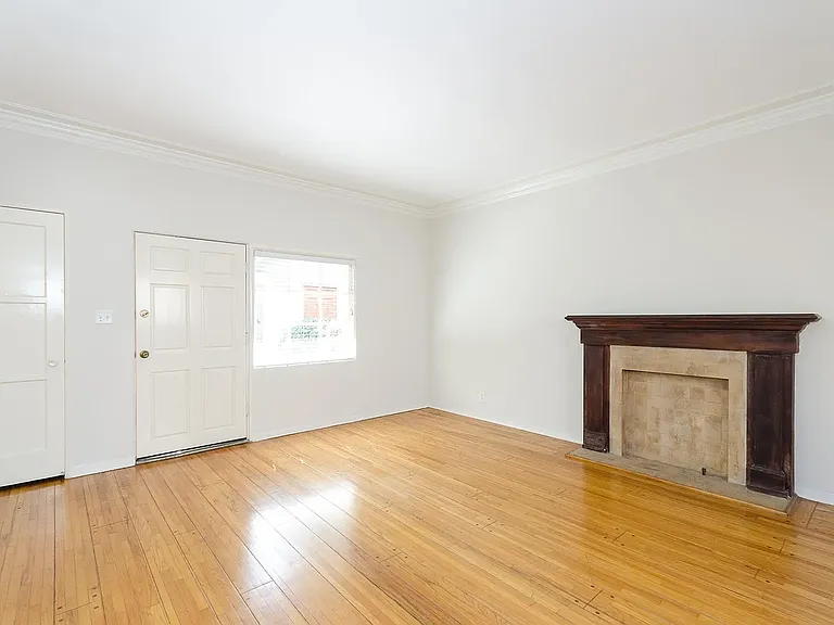 313 S Cochran Ave #313 — Photo 3