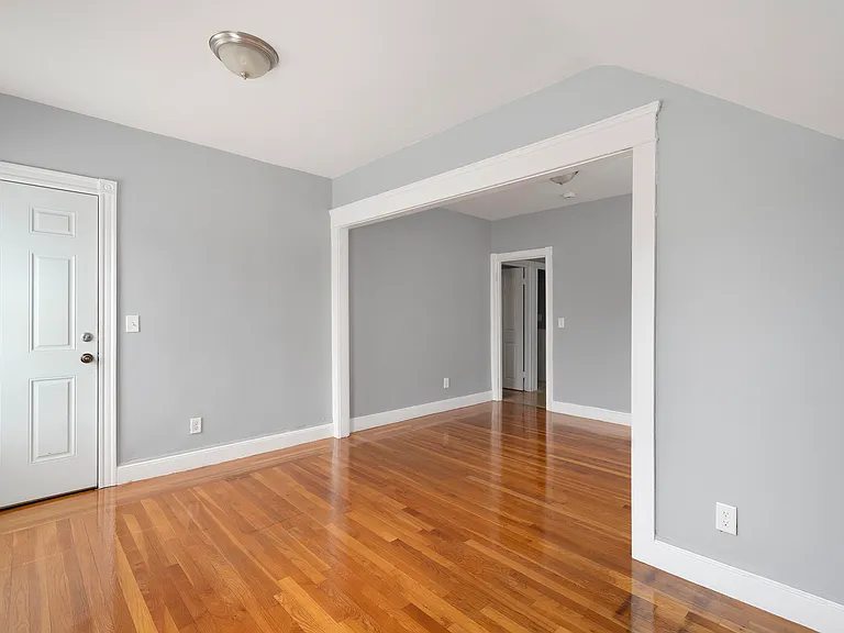 73-75 Robin St #3 — Photo 9