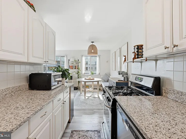 1200 S Arlington Ridge Rd #614 — Photo 12