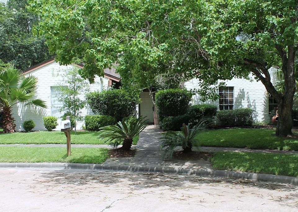 1st image of 807 Chadbury Ln