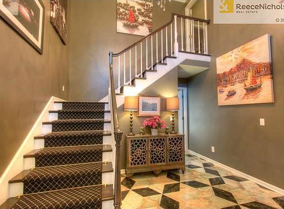 2nd image of 1043 E H Hwy