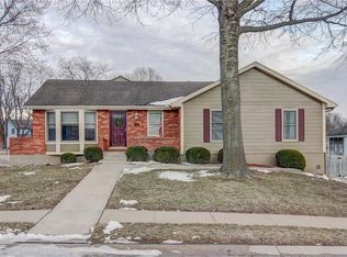 604 NW Springwood Dr, Blue Springs, MO 64015