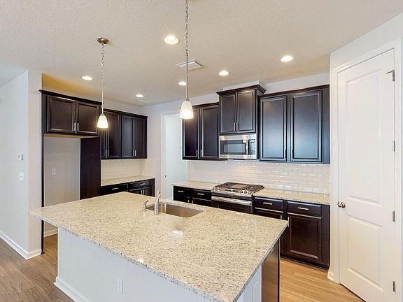 2nd image of 270 Ashbury St