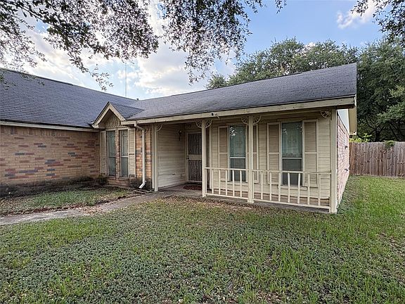 3rd image of 8202 Winding Meadow Ct