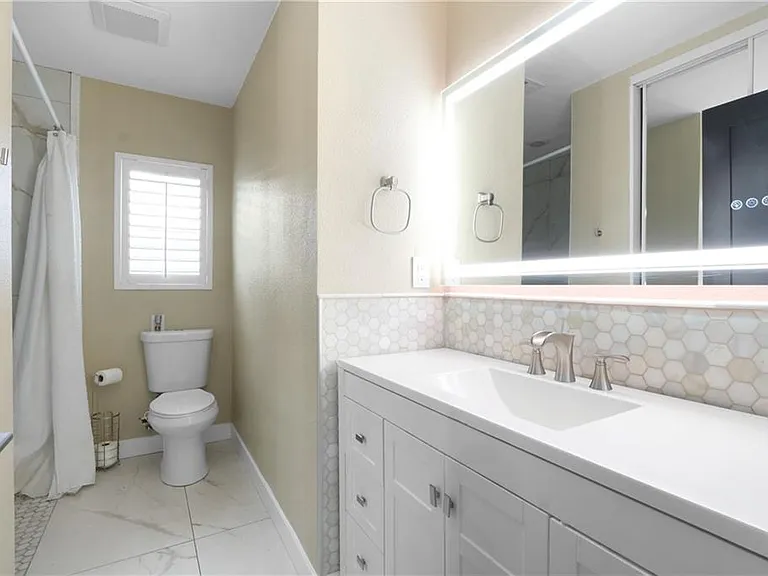 2044 E Benwood St — Photo 3