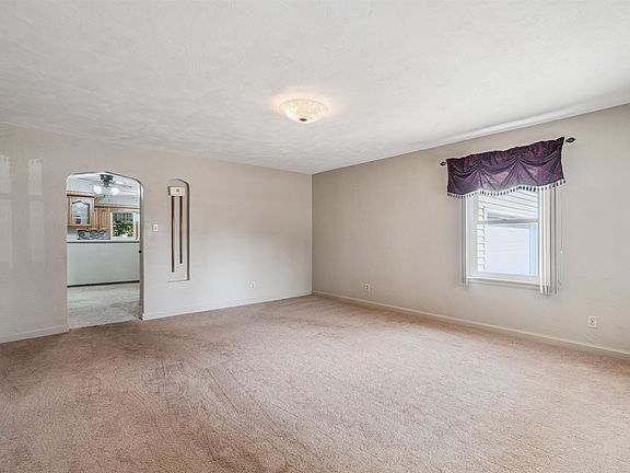 3rd image of 512 7th Ave SE
