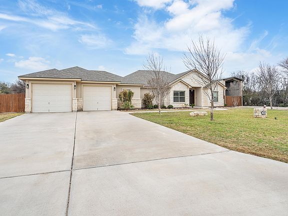 3rd image of 102 Gancho