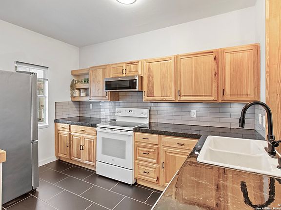 4th image of 12284 Apricot Dr