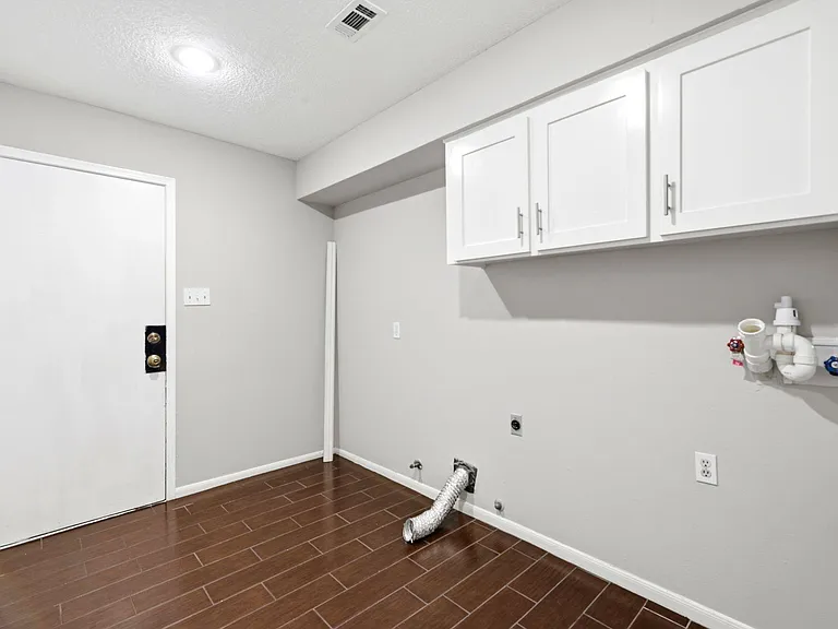 6307 Jadecrest Dr — Photo 23