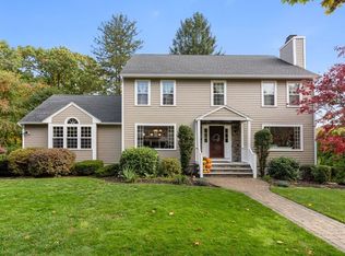 28 Middlebury Ln, Beverly, MA 01915