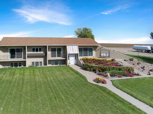 210 Oak Ave E, New Salem, ND 58563