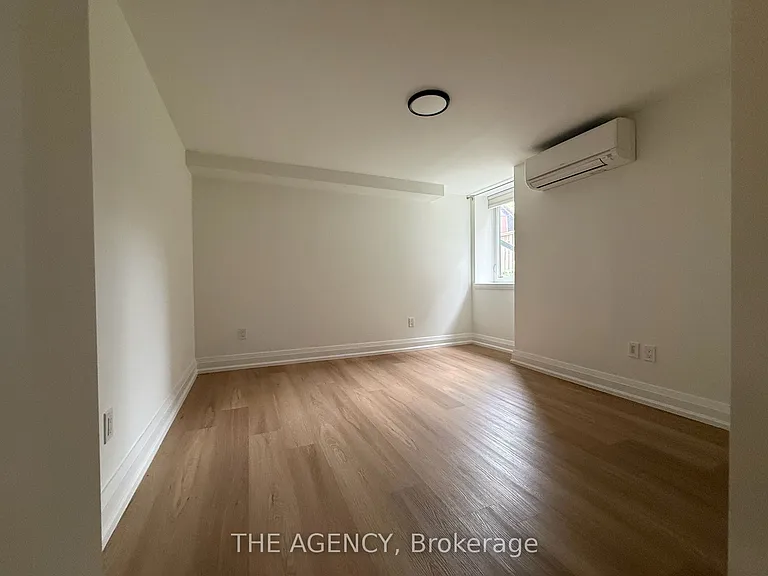 31 Oriole Pkwy — Photo 14