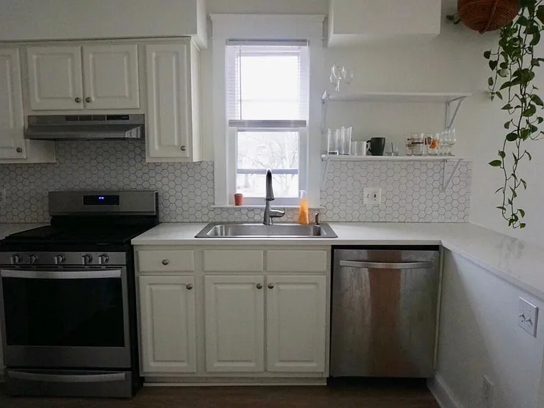 1817 W 44th St #2 — Photo 4
