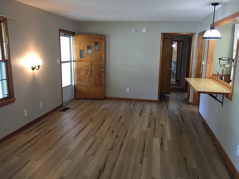 1205 W Waid Ave — Photo 4