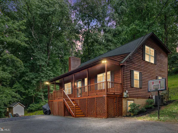 662 Northern Spy Dr, Linden, VA 22642