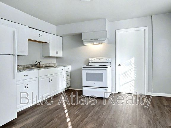 2nd image of 1724 Pear St Unit 6