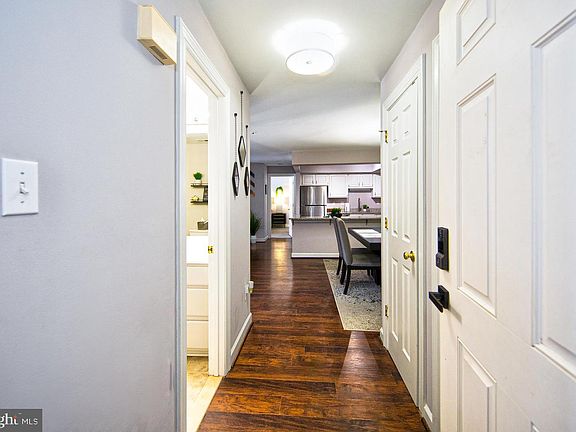 3rd image of 902 Martell Ct APT G