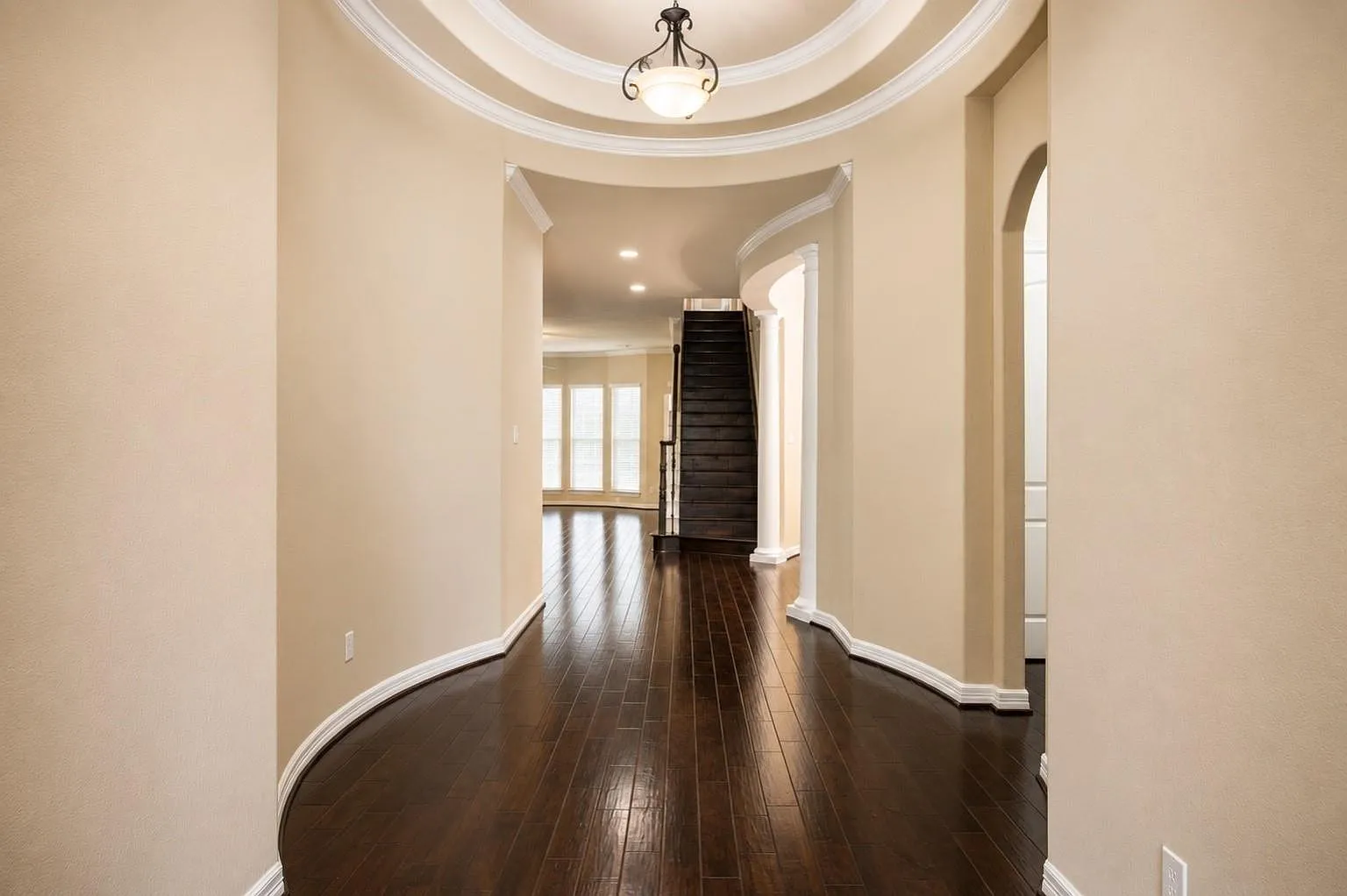 4 bed, 3.5 bath, 3662 sqft, $3,800 — Photo 4