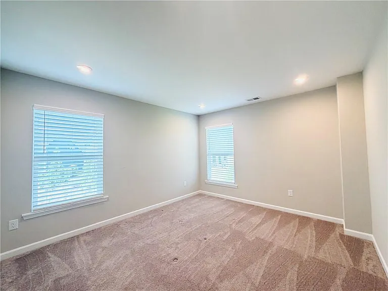 607 Michigan Cir — Photo 22