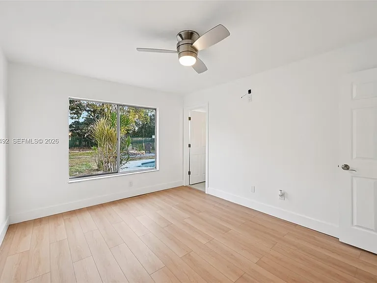 337 SW Cherryhill Rd — Photo 10