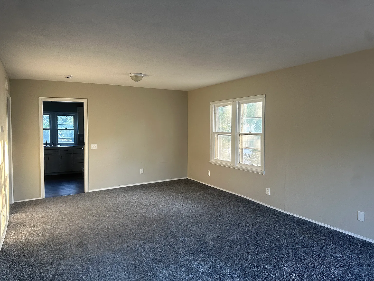 2 bed, 866 sqft, $850 — Photo 2